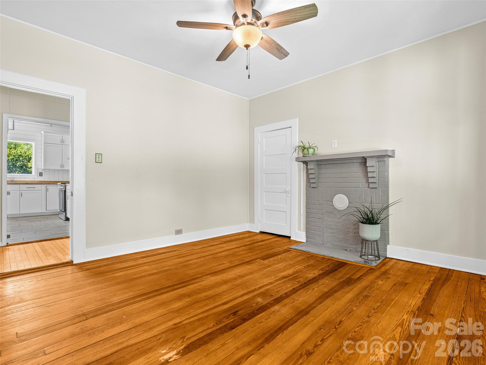 125 Edwards Avenue — Swannanoa