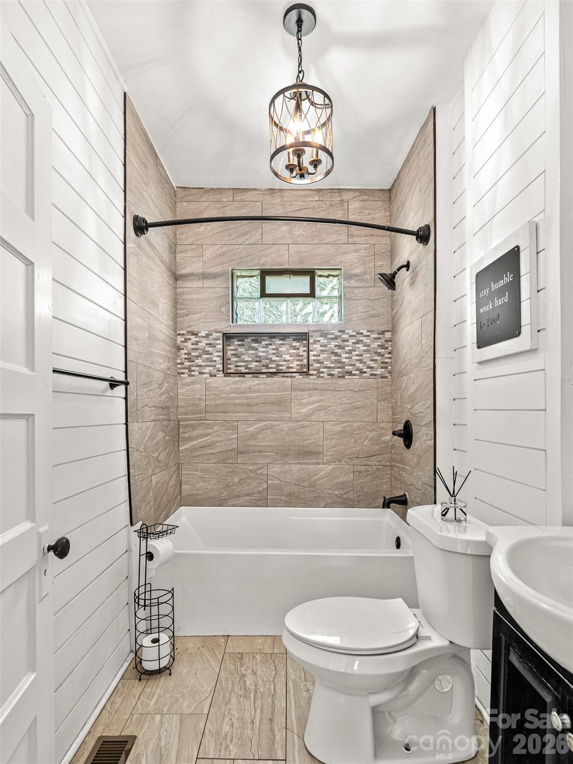 125 Edwards Avenue — Swannanoa