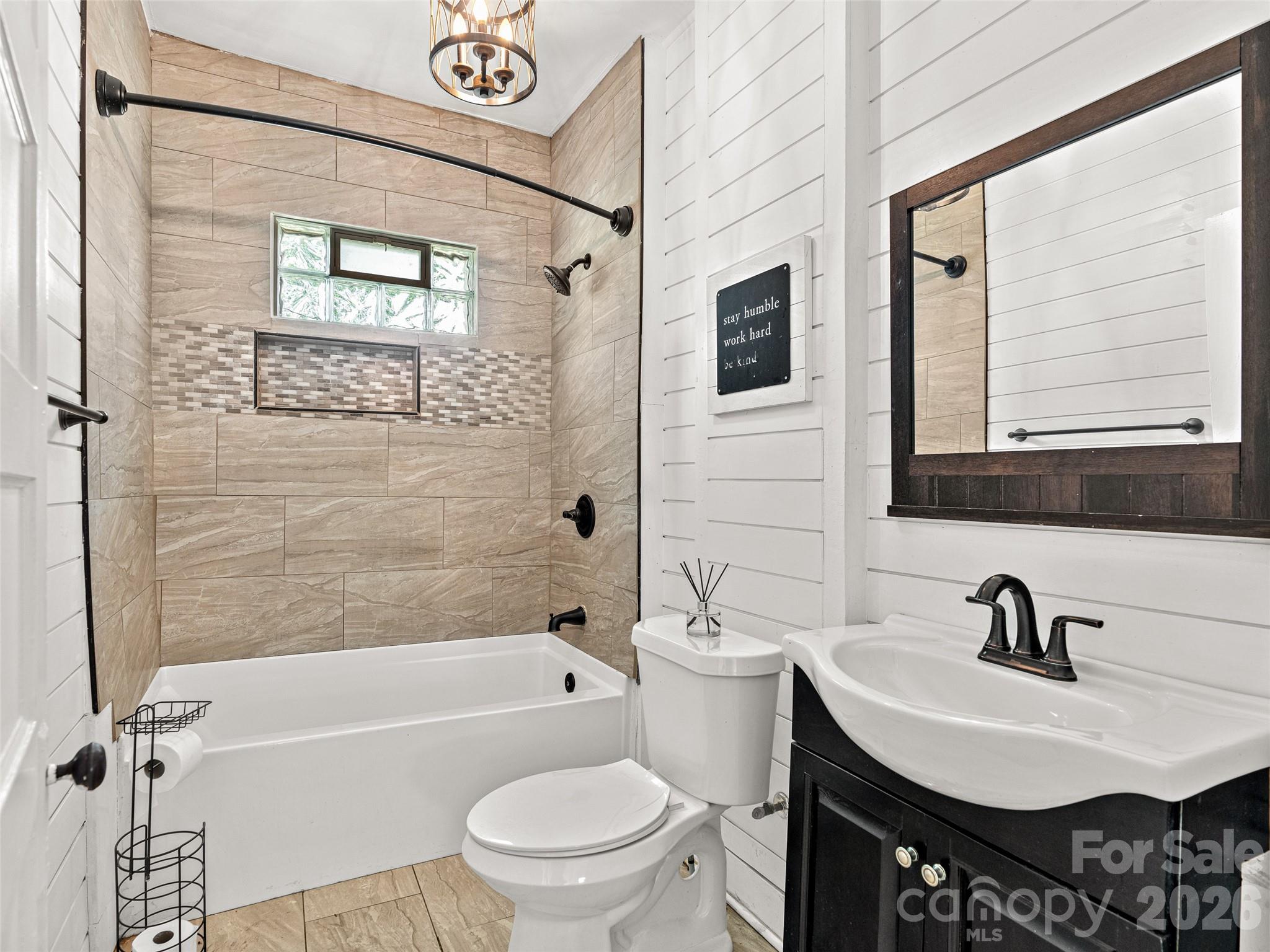 125 Edwards Avenue — Swannanoa
