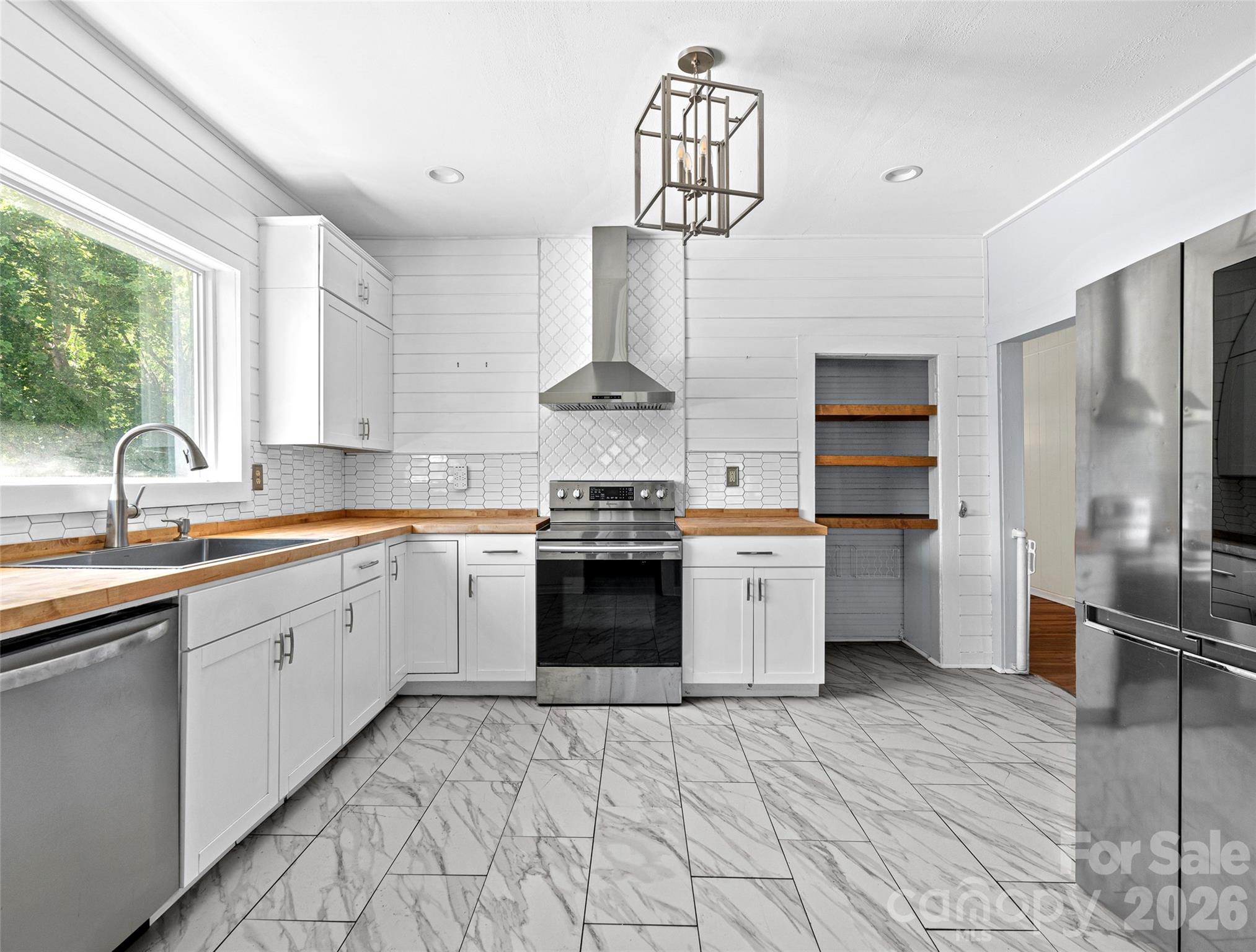 125 Edwards Avenue — Swannanoa