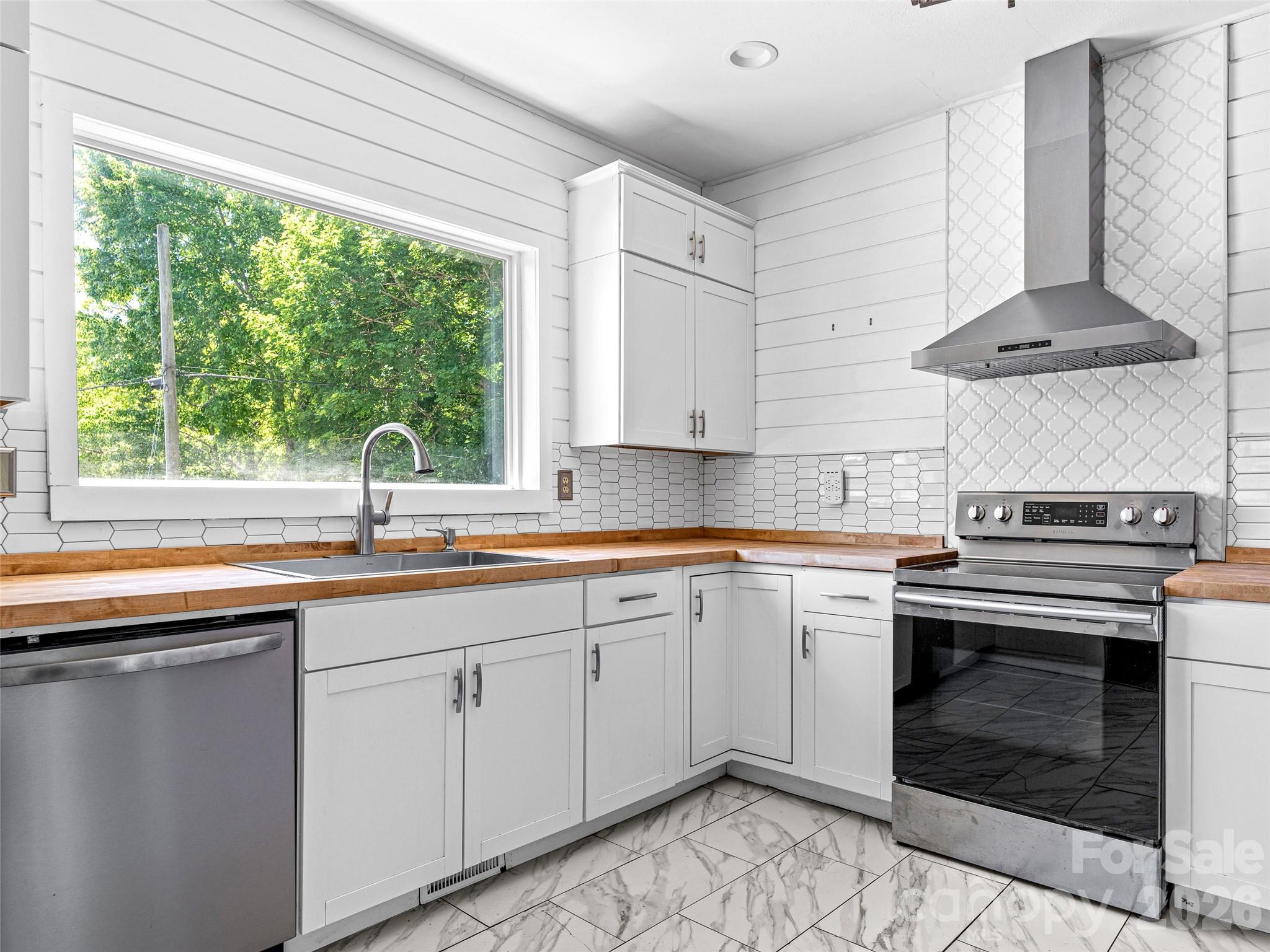 125 Edwards Avenue — Swannanoa