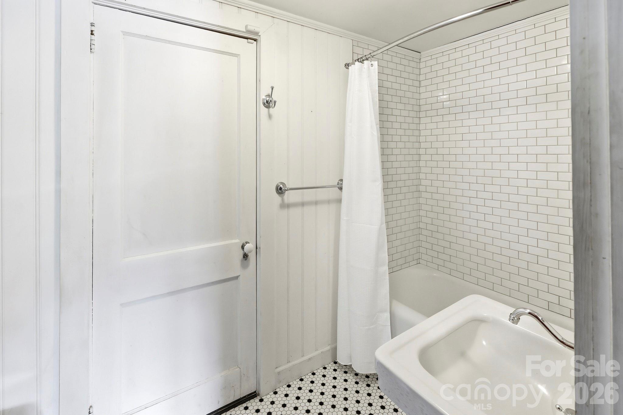 102 Jack London Road — Lake Lure