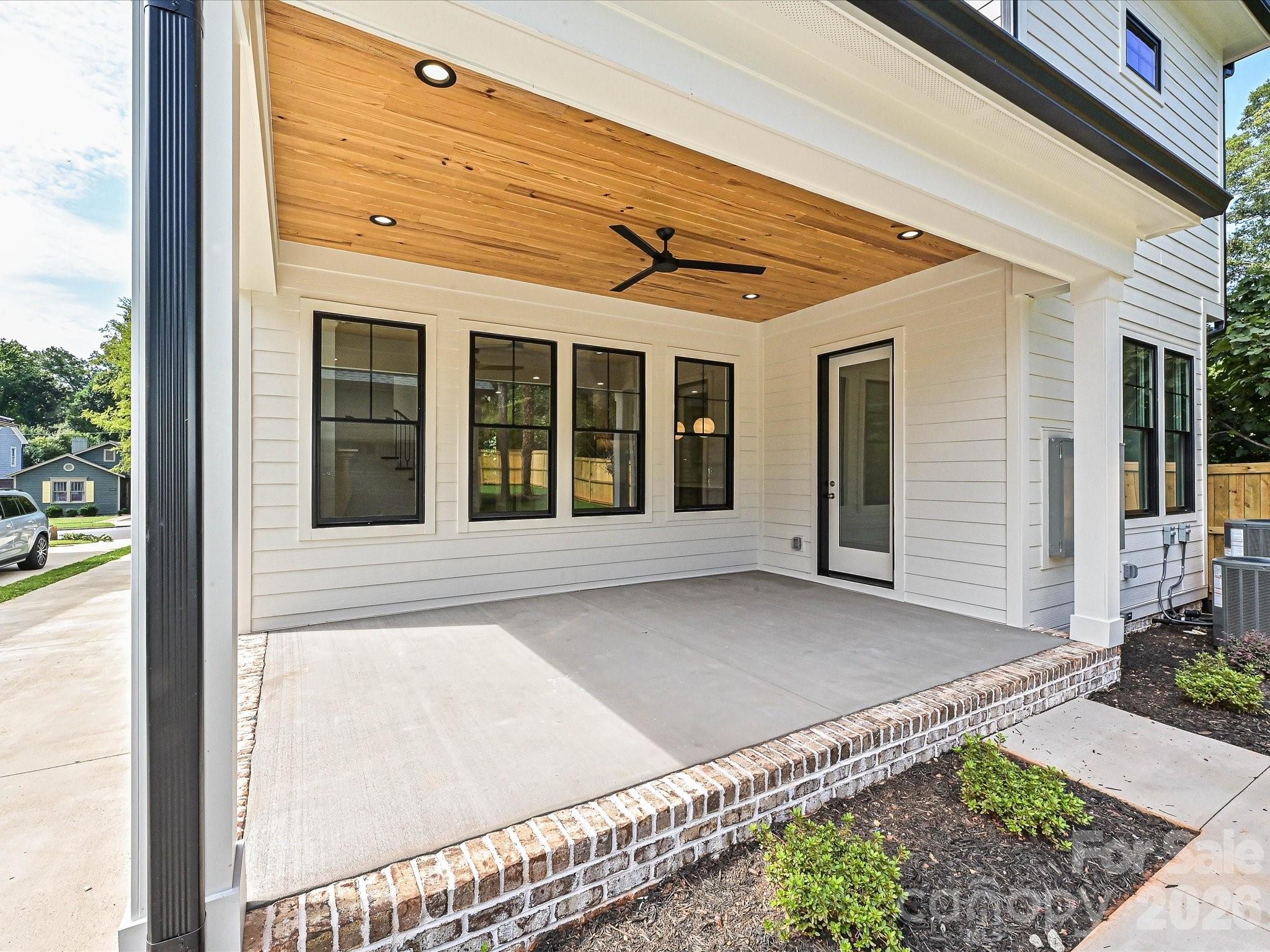 2205 Shenandoah Avenue — Charlotte