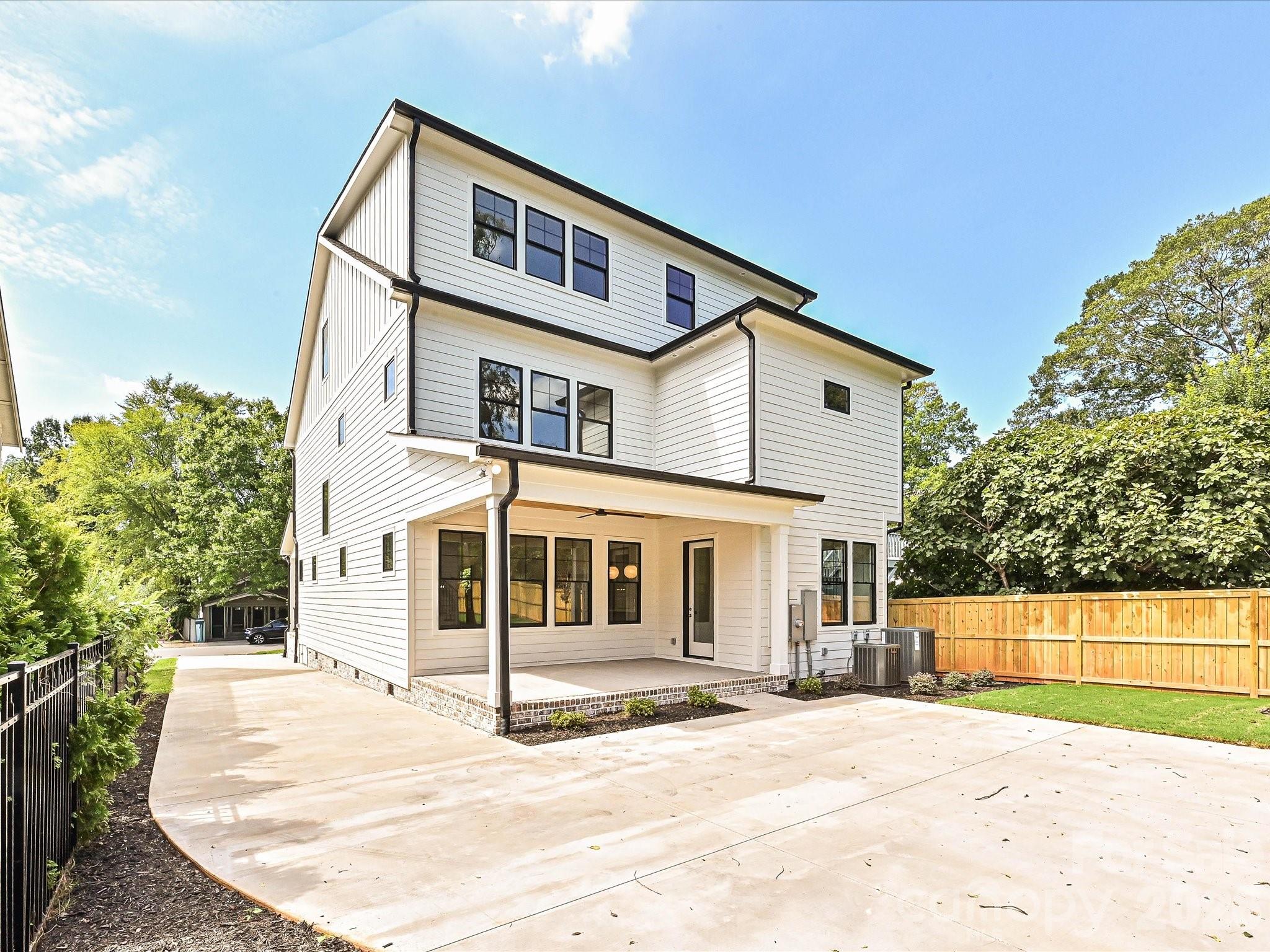2205 Shenandoah Avenue — Charlotte