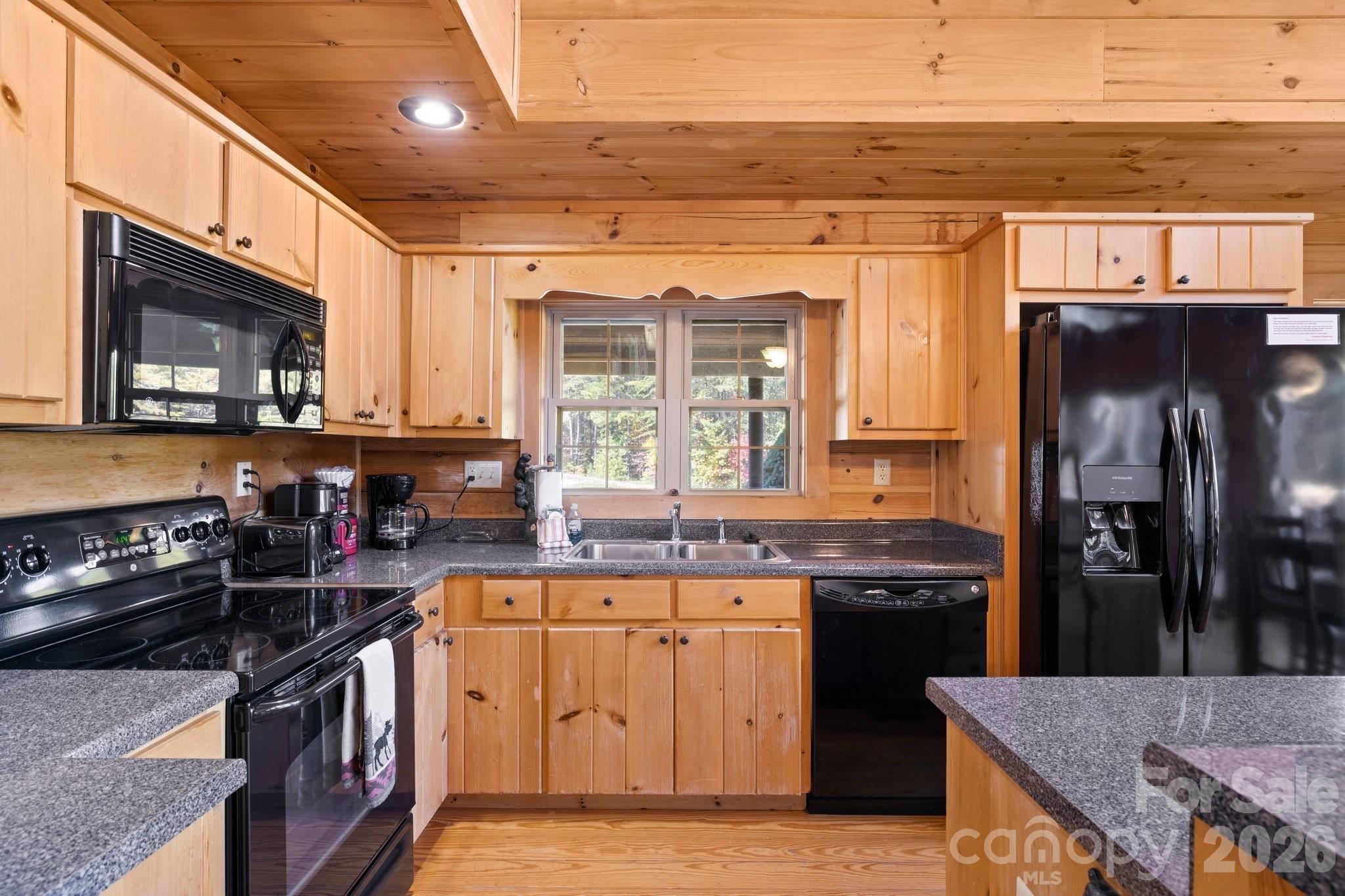 105 Palisade Drive — Mill Spring