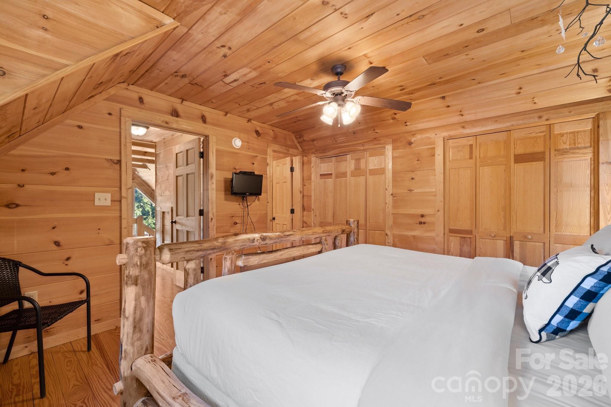 105 Palisade Drive — Mill Spring