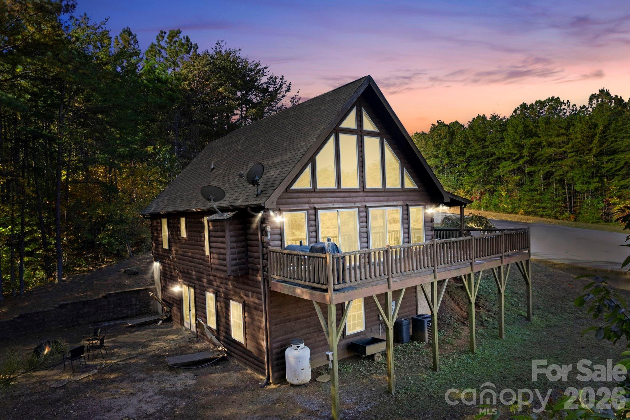 105 Palisade Drive — Mill Spring
