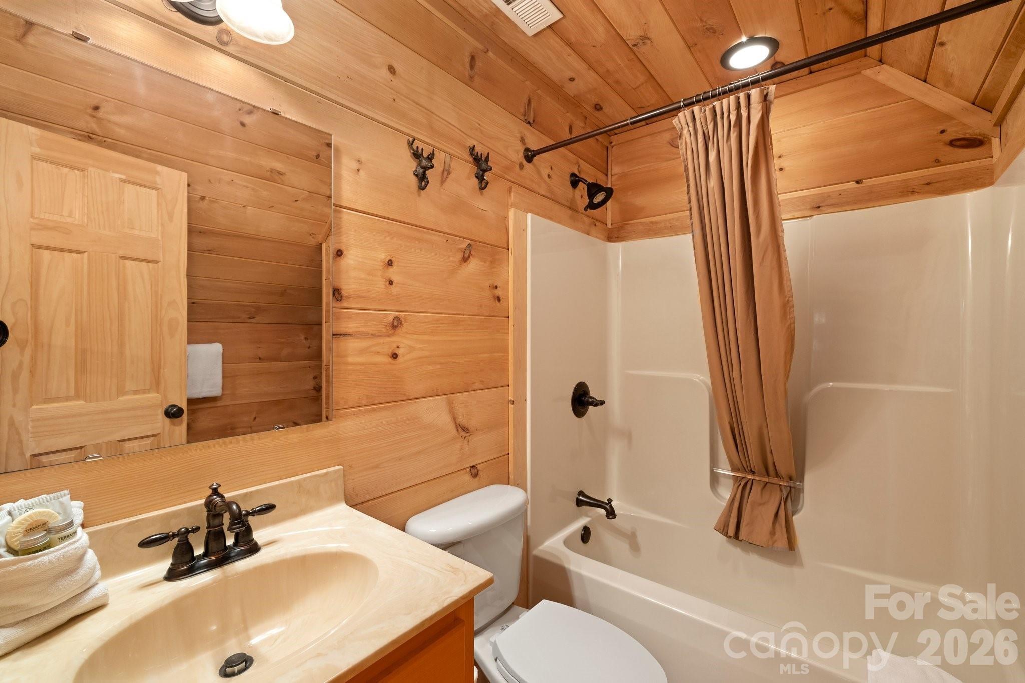 105 Palisade Drive — Mill Spring