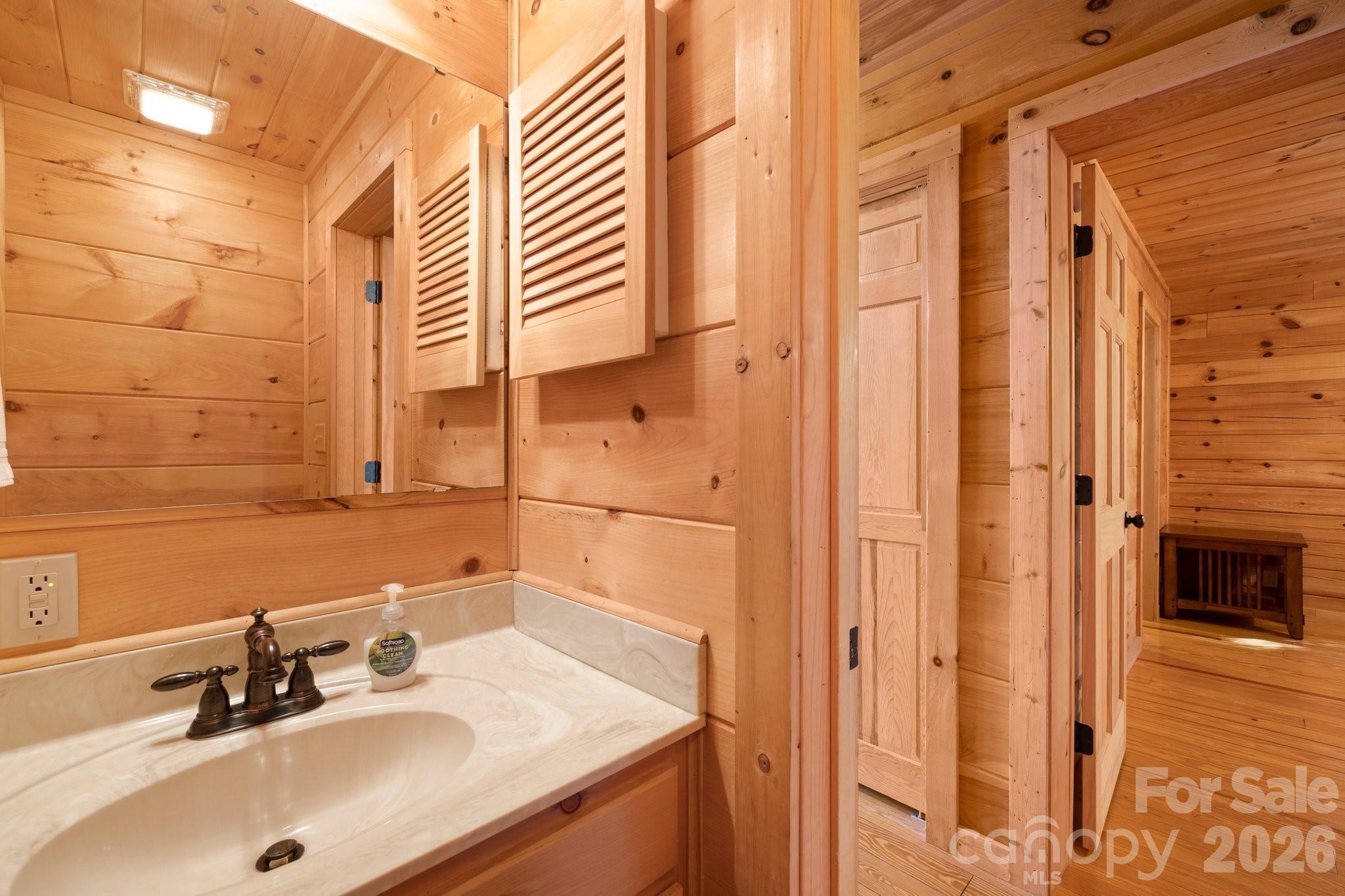 105 Palisade Drive — Mill Spring