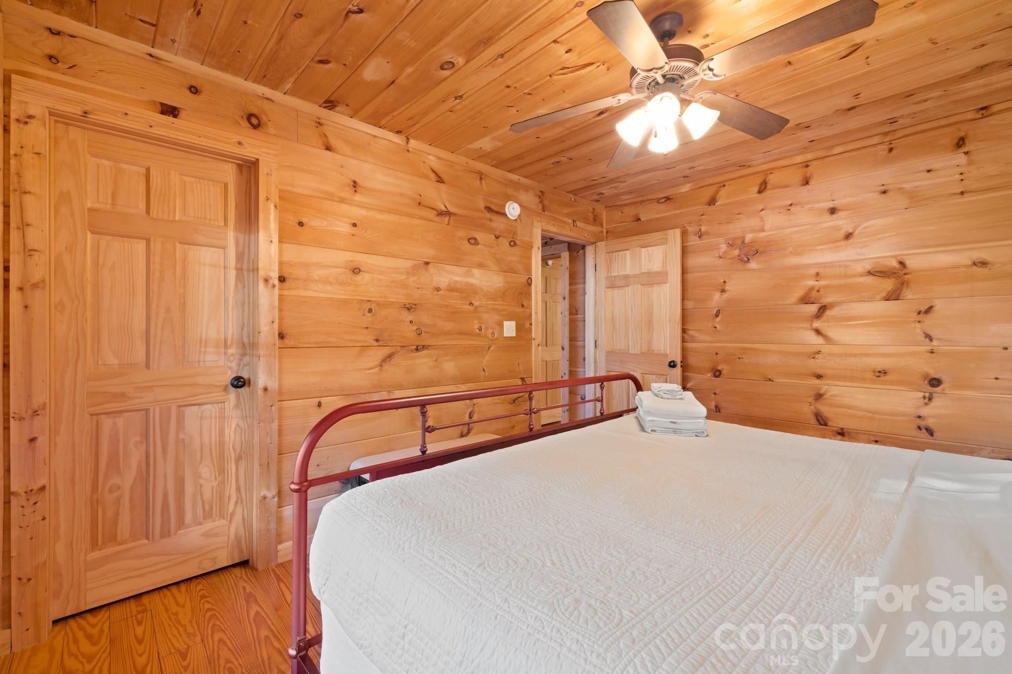 105 Palisade Drive — Mill Spring