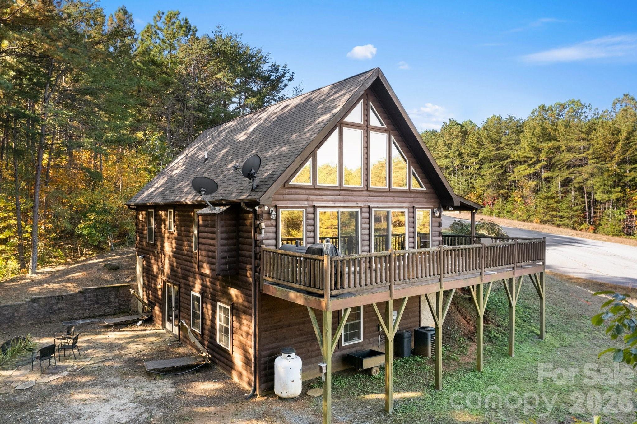 105 Palisade Drive — Mill Spring