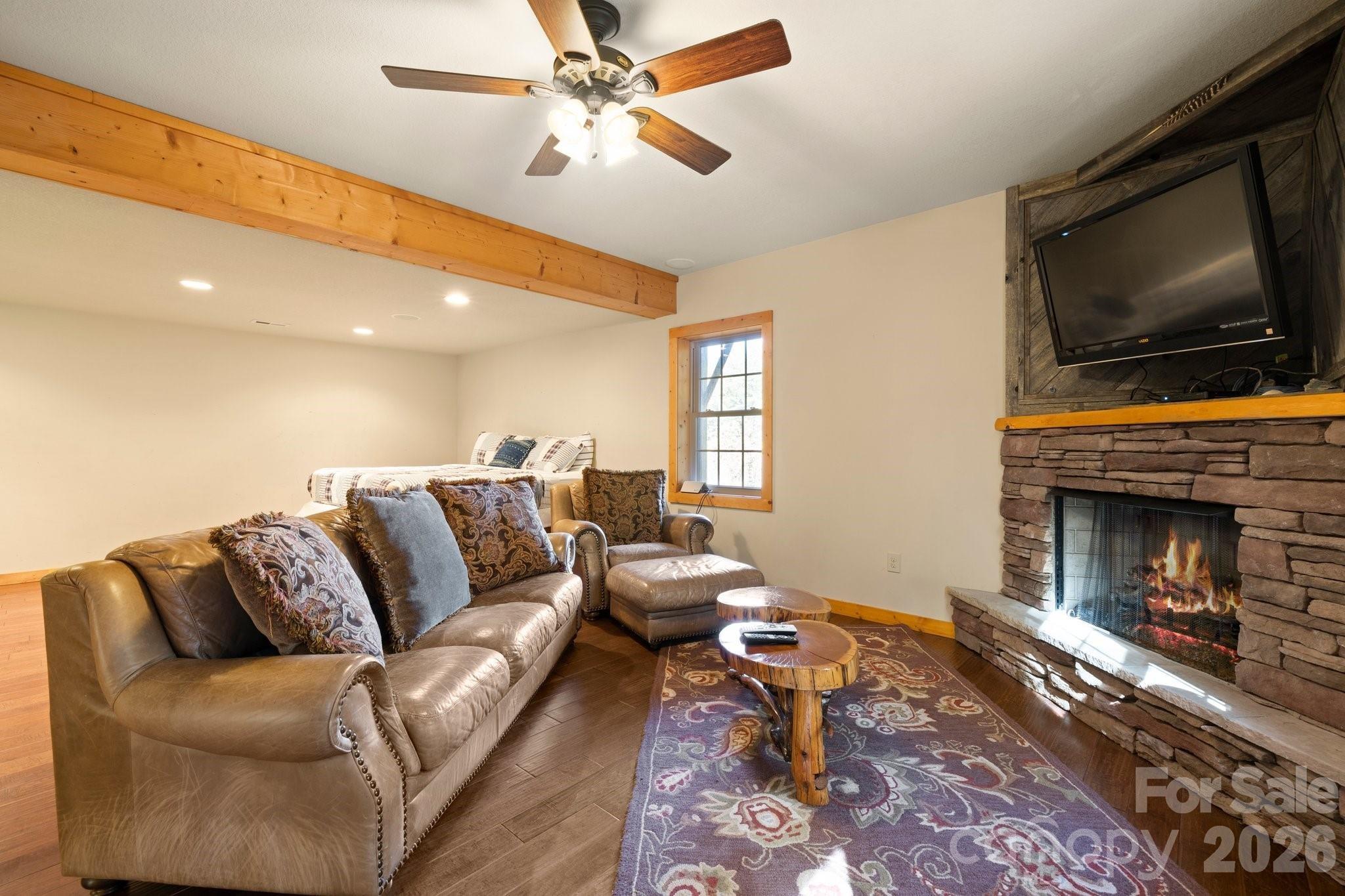 105 Palisade Drive — Mill Spring
