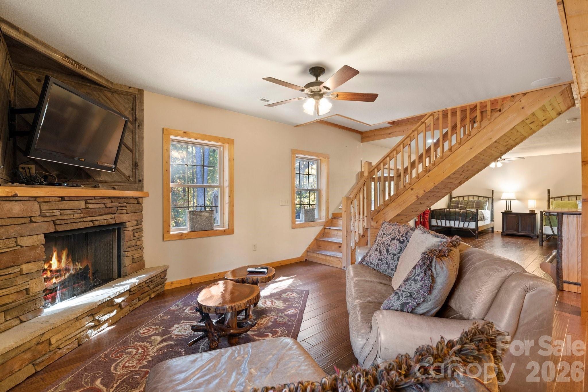 105 Palisade Drive — Mill Spring