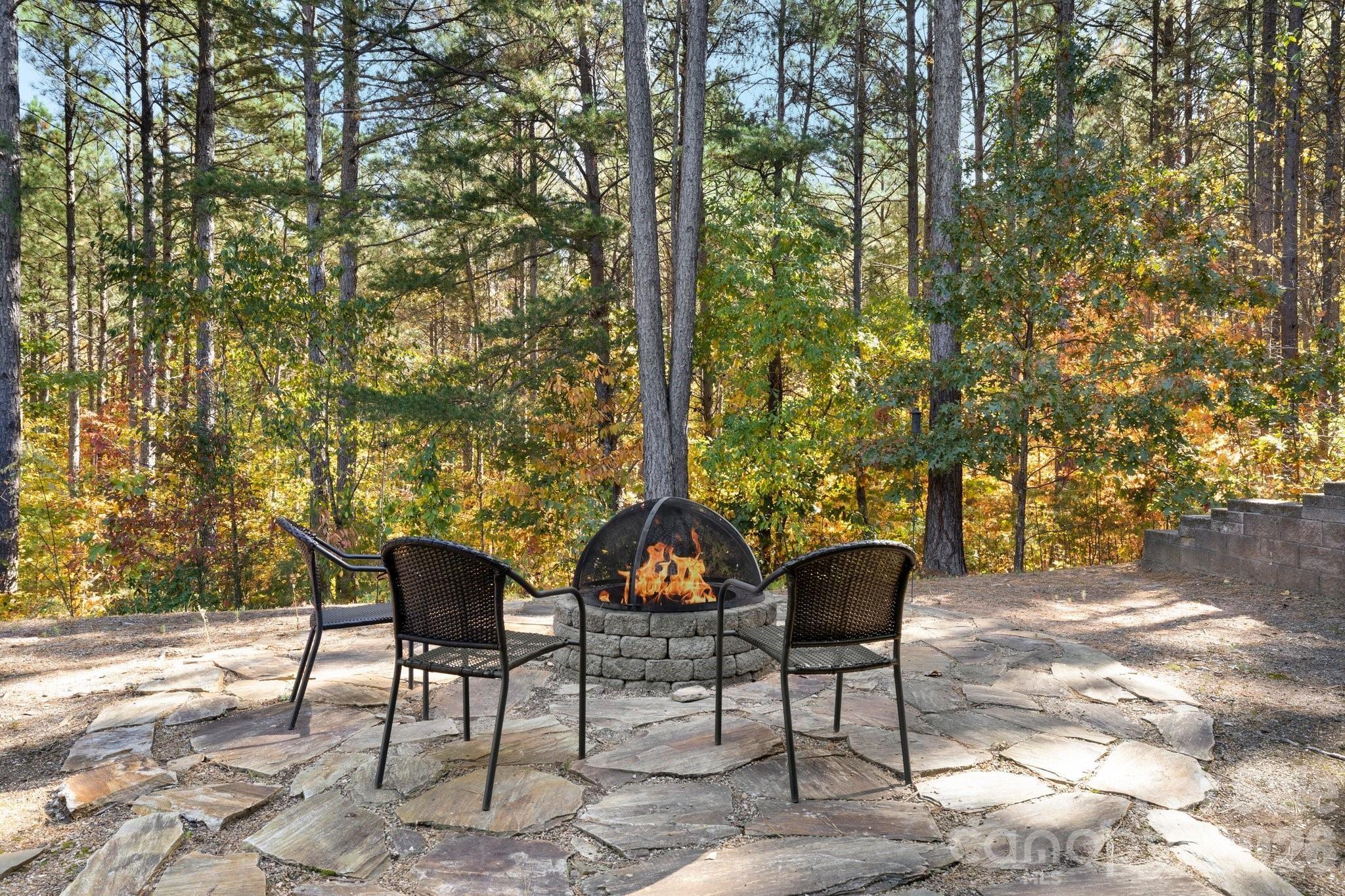 105 Palisade Drive — Mill Spring