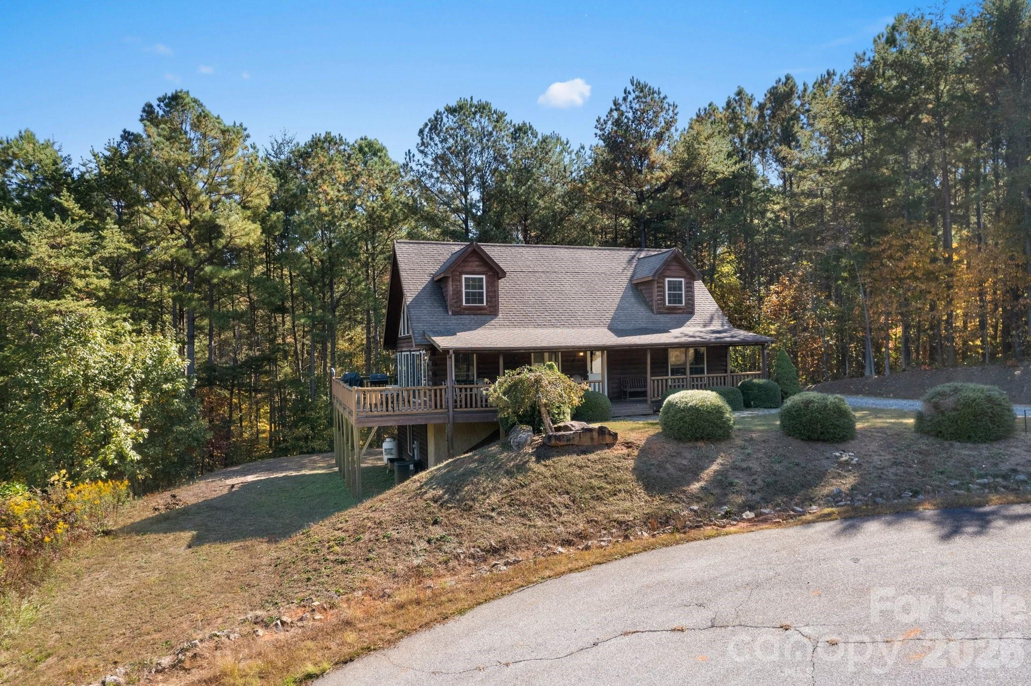 105 Palisade Drive — Mill Spring