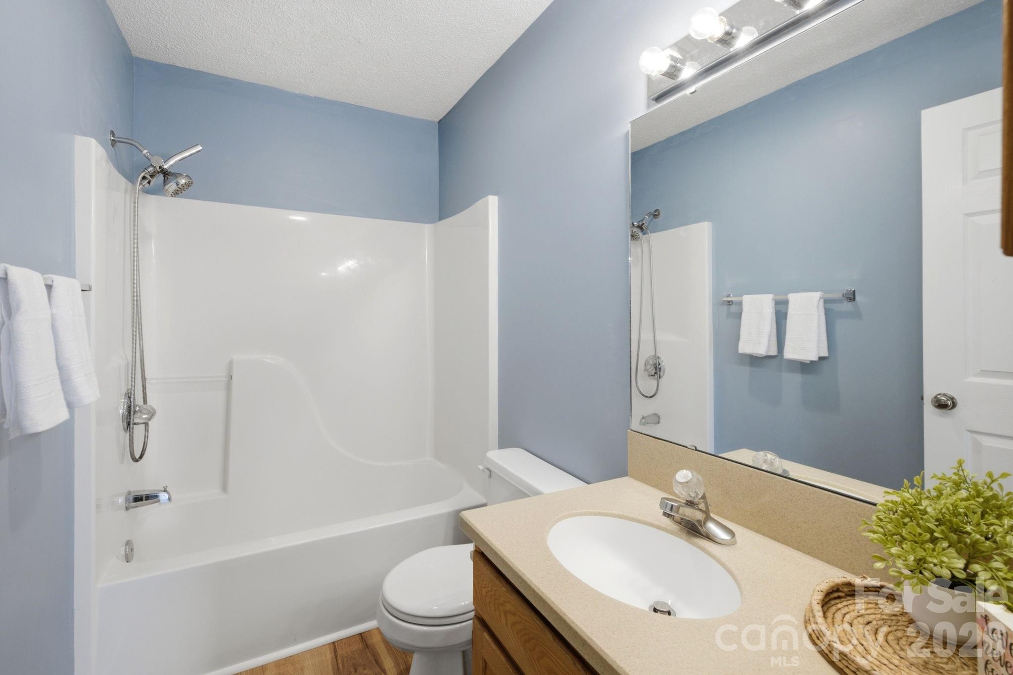 3842 Serenity Drive — Hickory