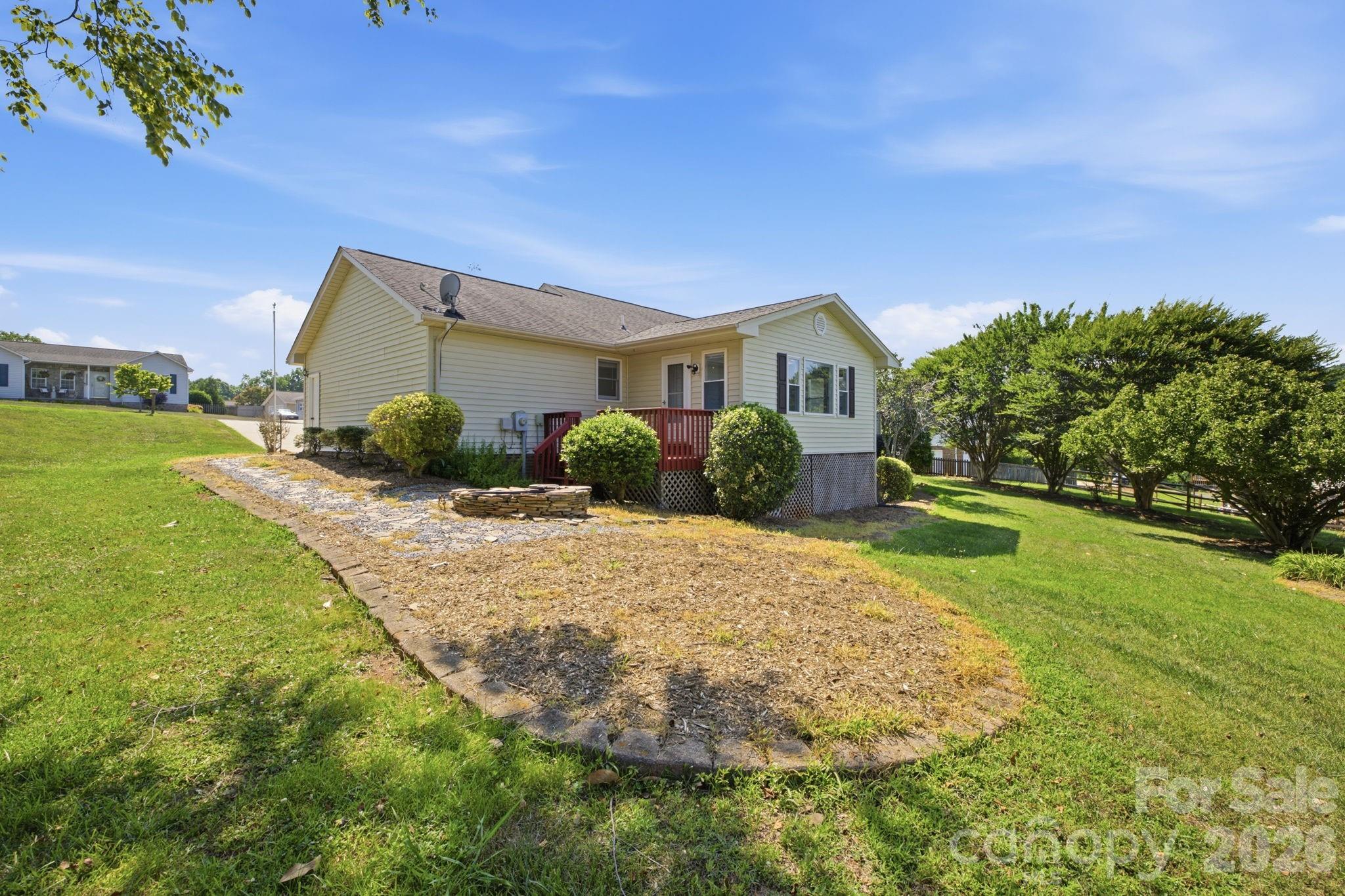 3842 Serenity Drive — Hickory