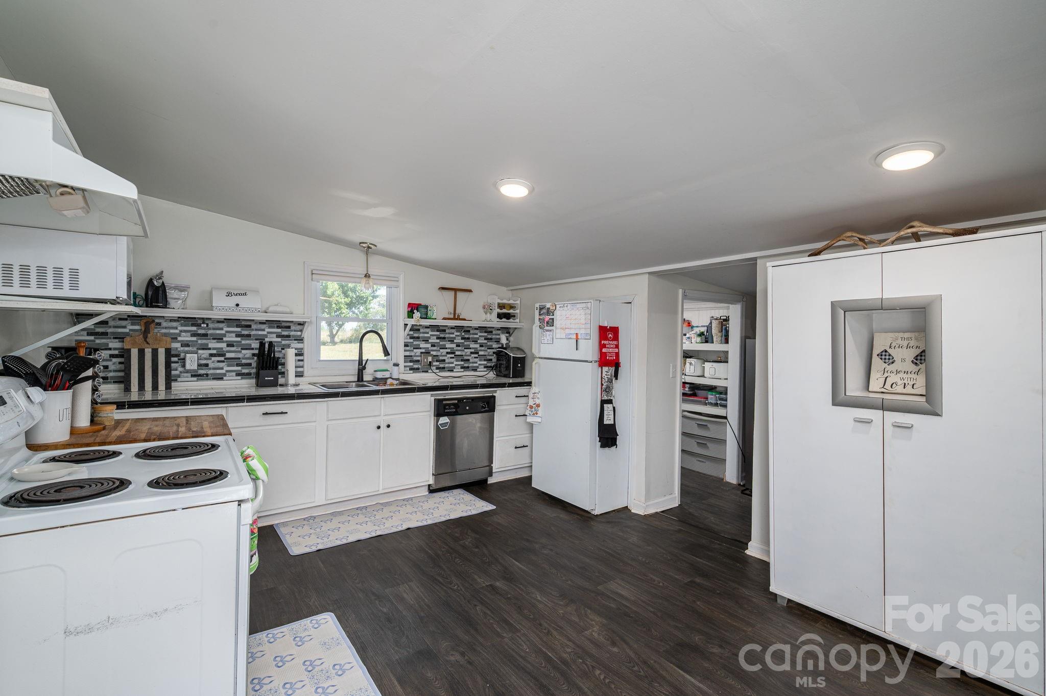 2024 Willis Road — Vale