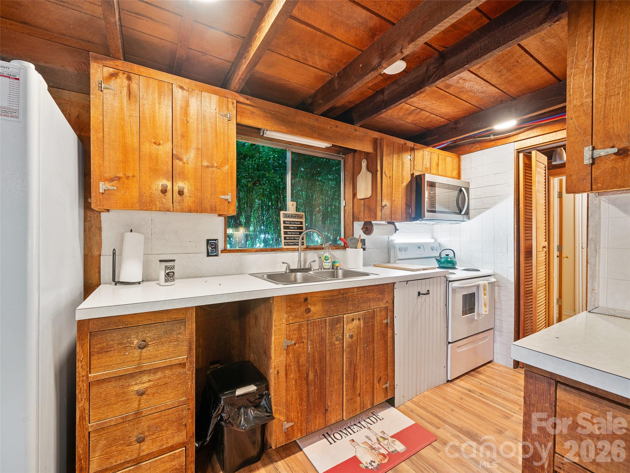 137 Mountain Farm Road — Burnsville