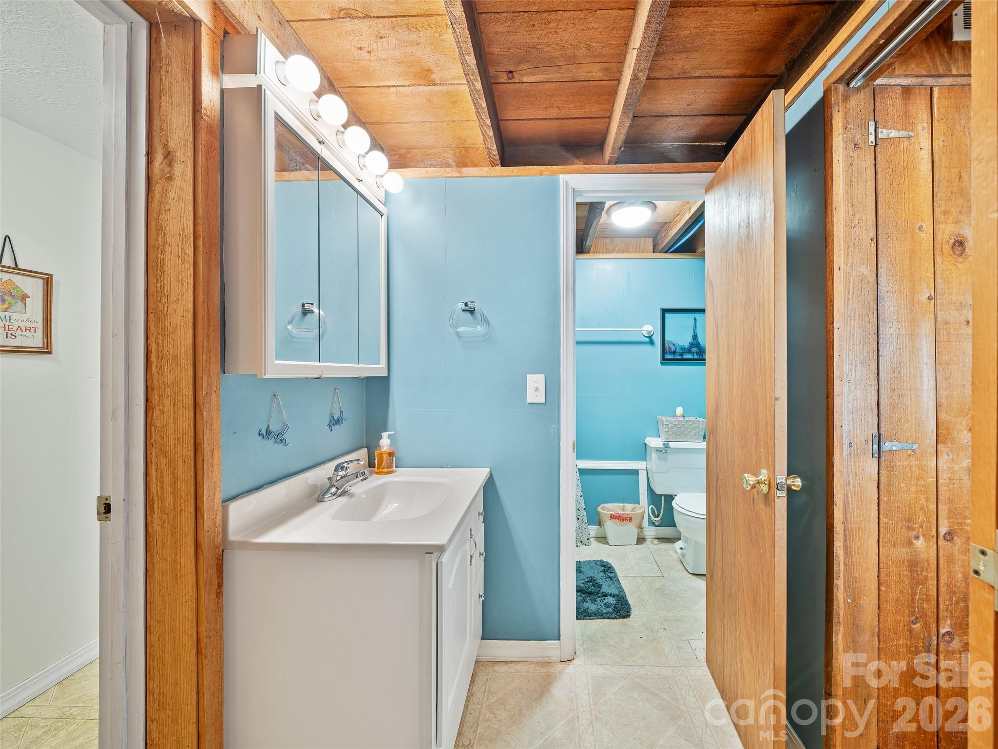 137 Mountain Farm Road — Burnsville