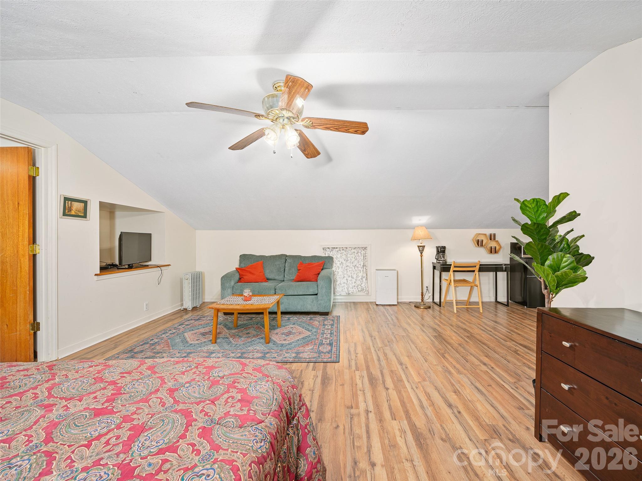 137 Mountain Farm Road — Burnsville