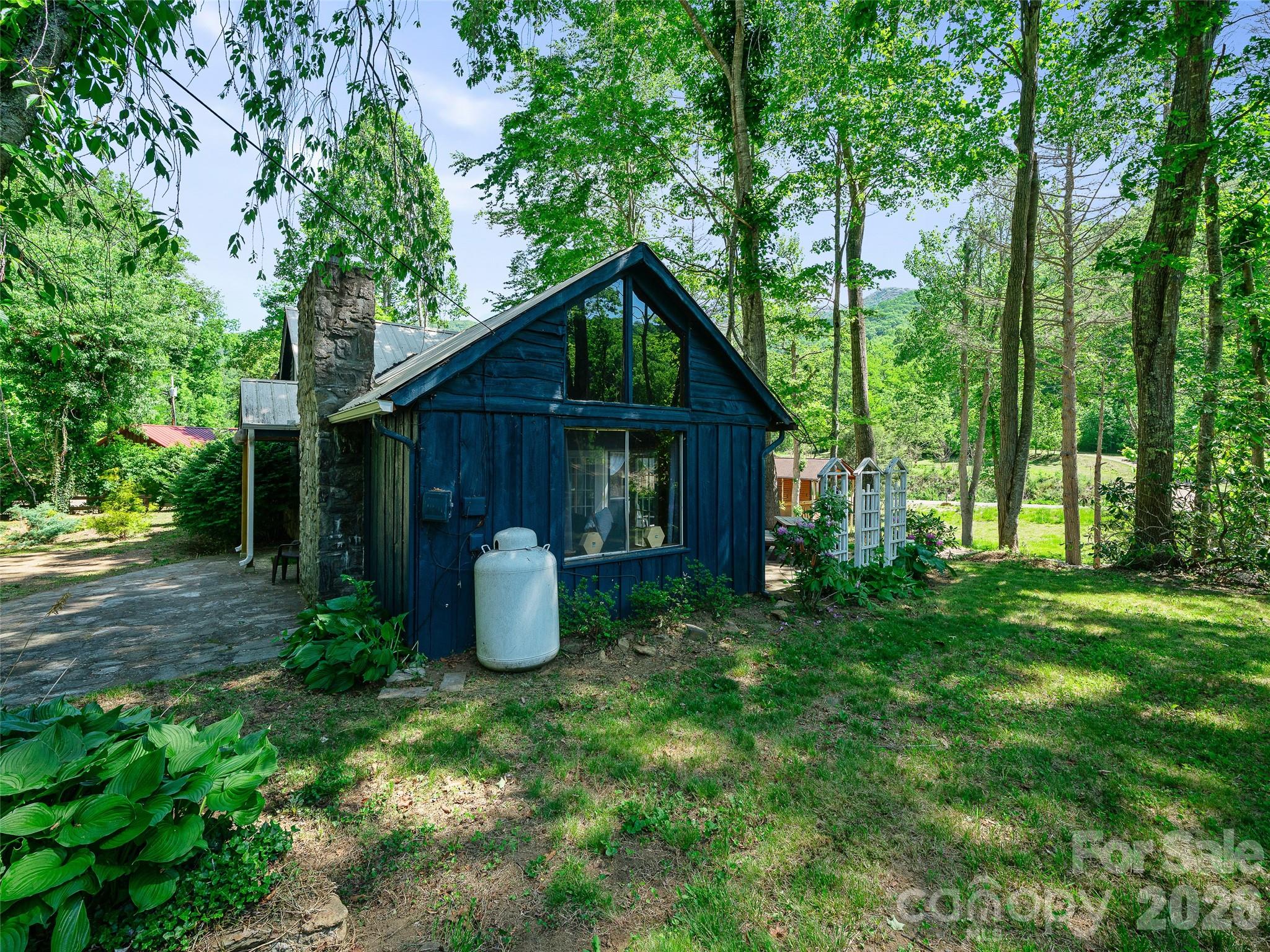 137 Mountain Farm Road — Burnsville