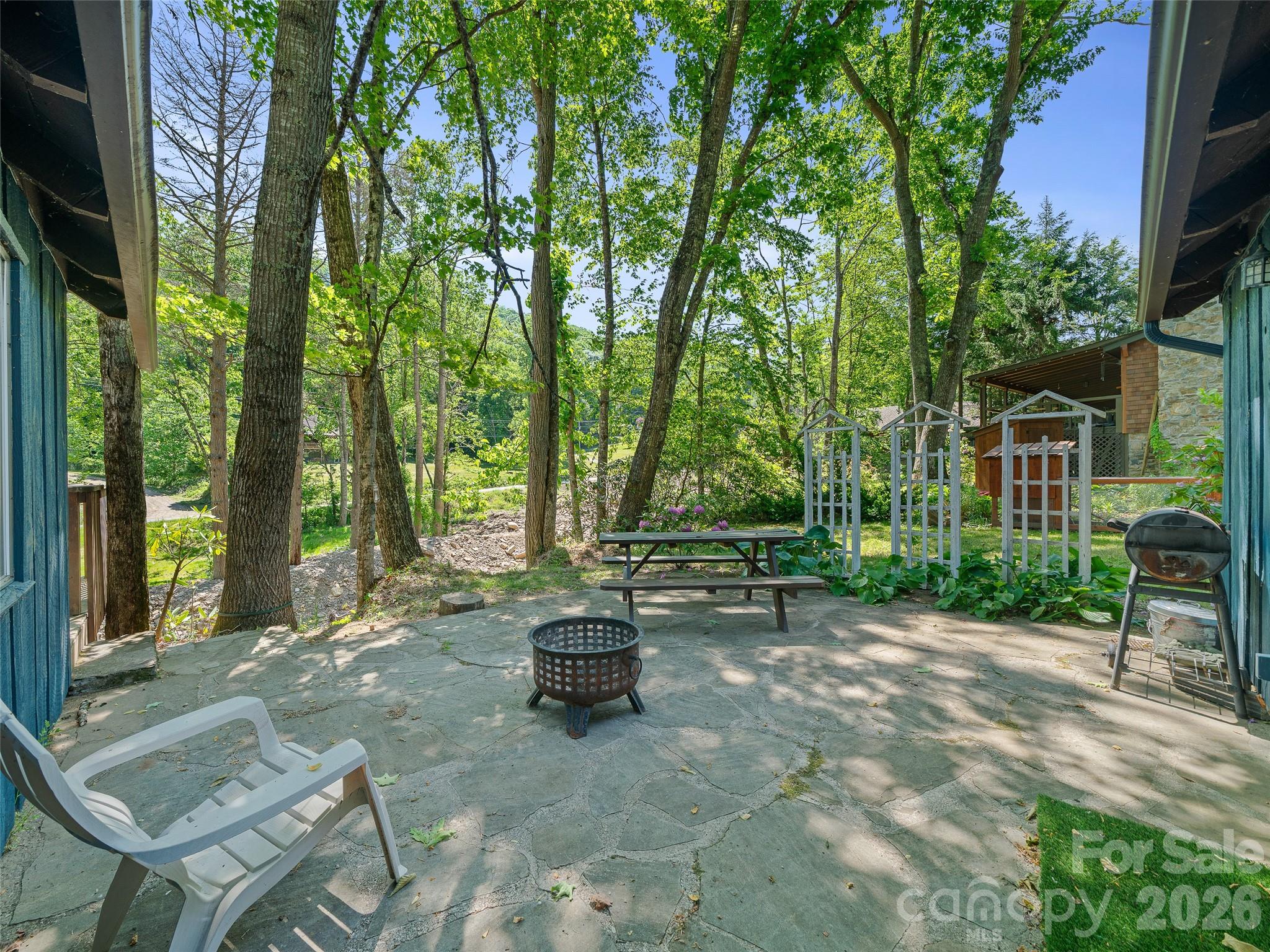 137 Mountain Farm Road — Burnsville