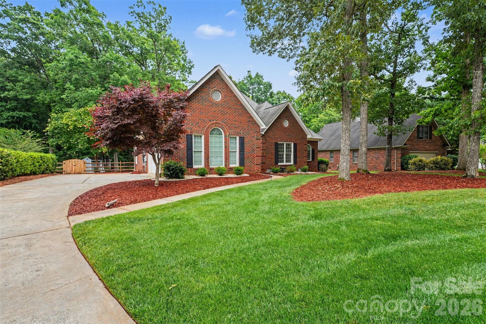 1320 Mill Race Lane — Matthews