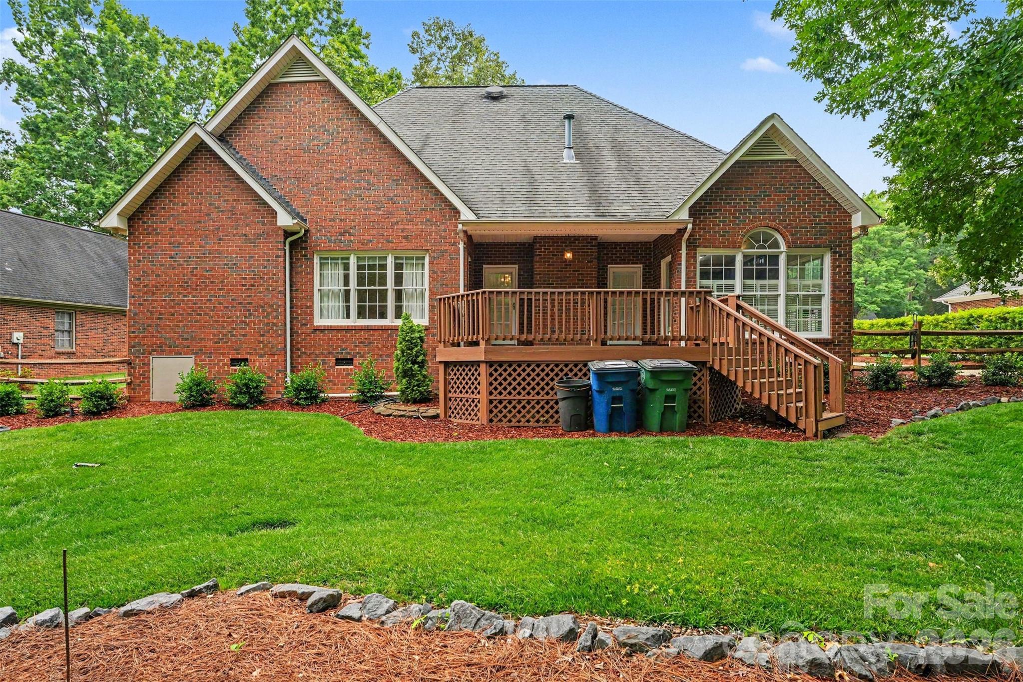 1320 Mill Race Lane — Matthews