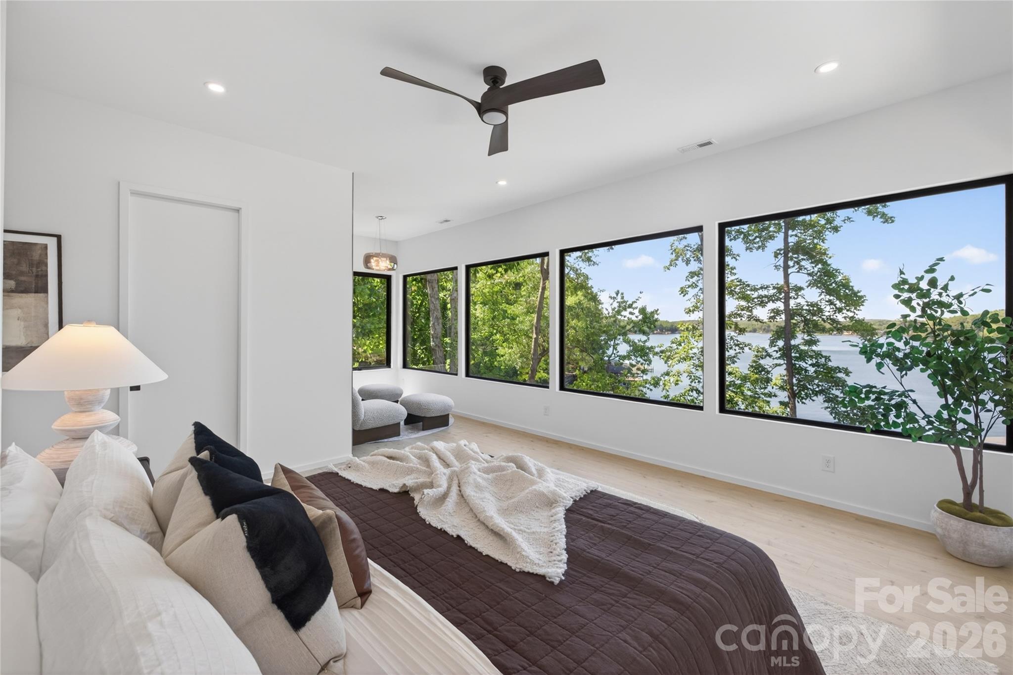 115 High Shores Road — Norwood