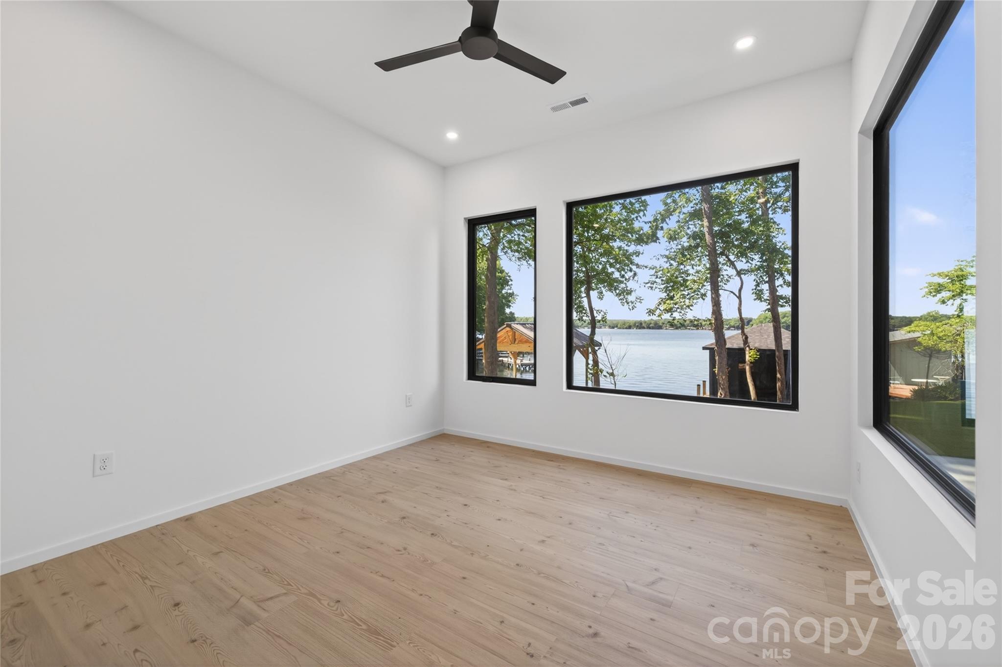 115 High Shores Road — Norwood