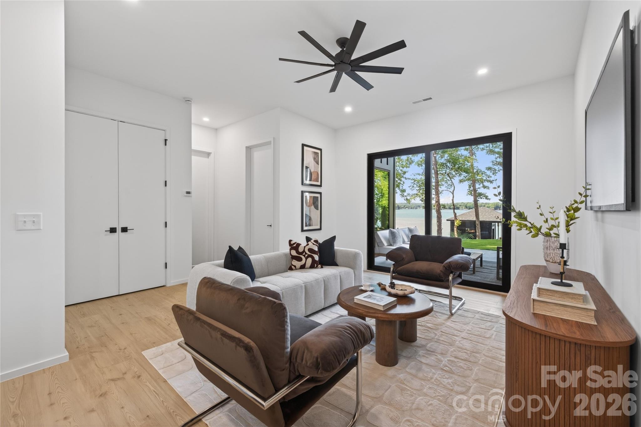 115 High Shores Road — Norwood