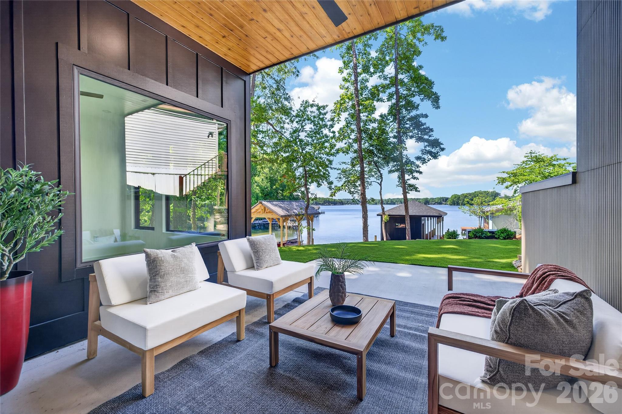 115 High Shores Road — Norwood