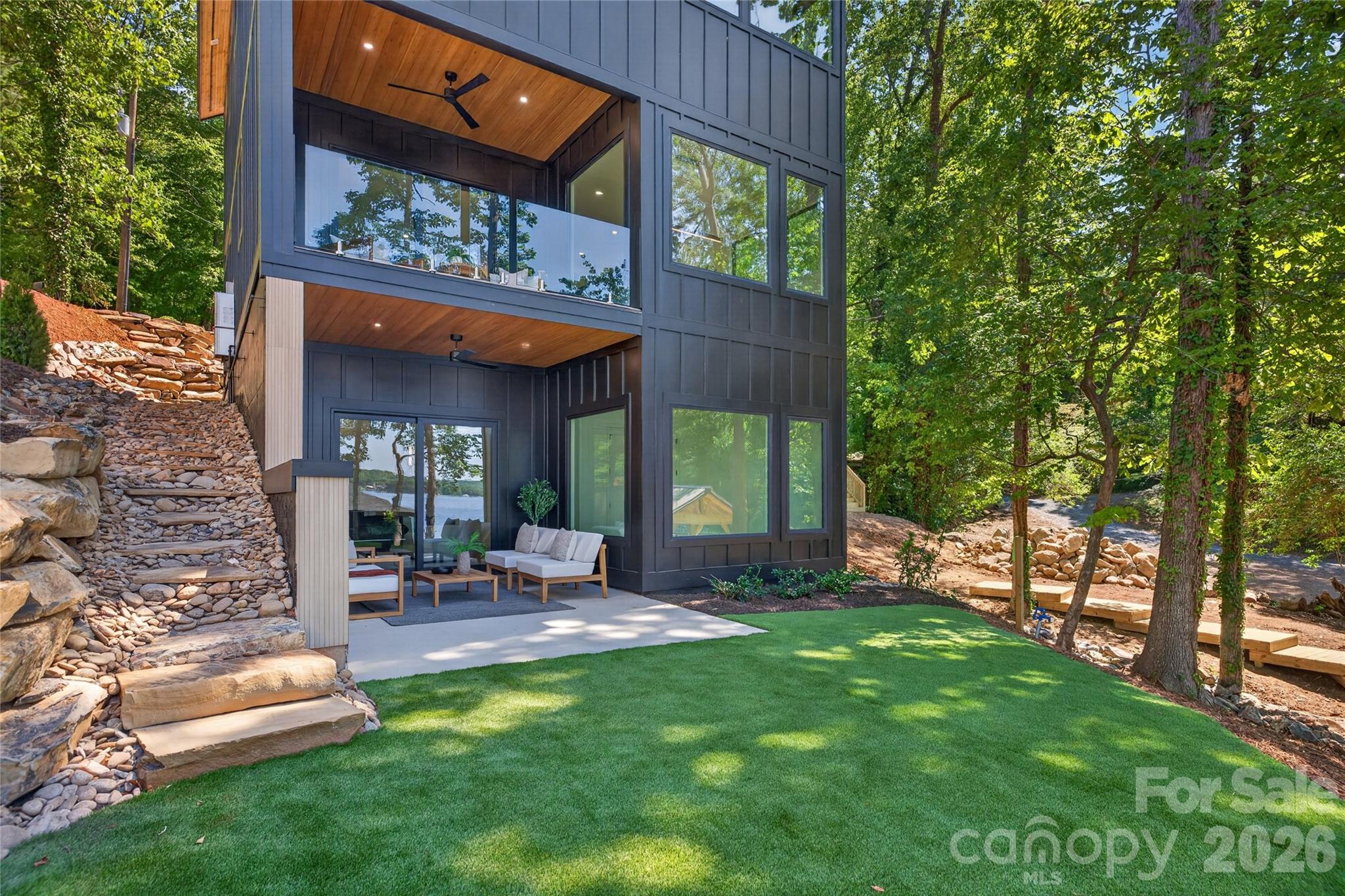 115 High Shores Road — Norwood