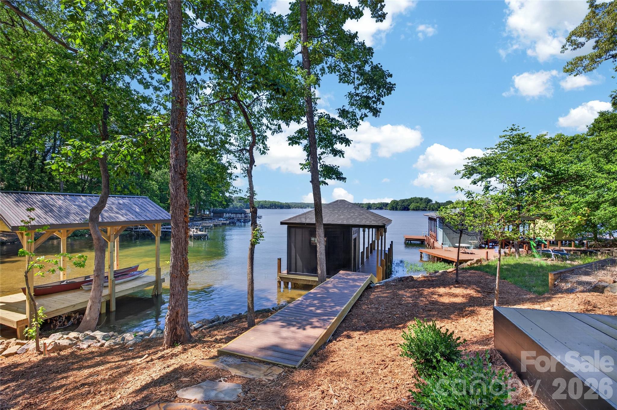115 High Shores Road — Norwood
