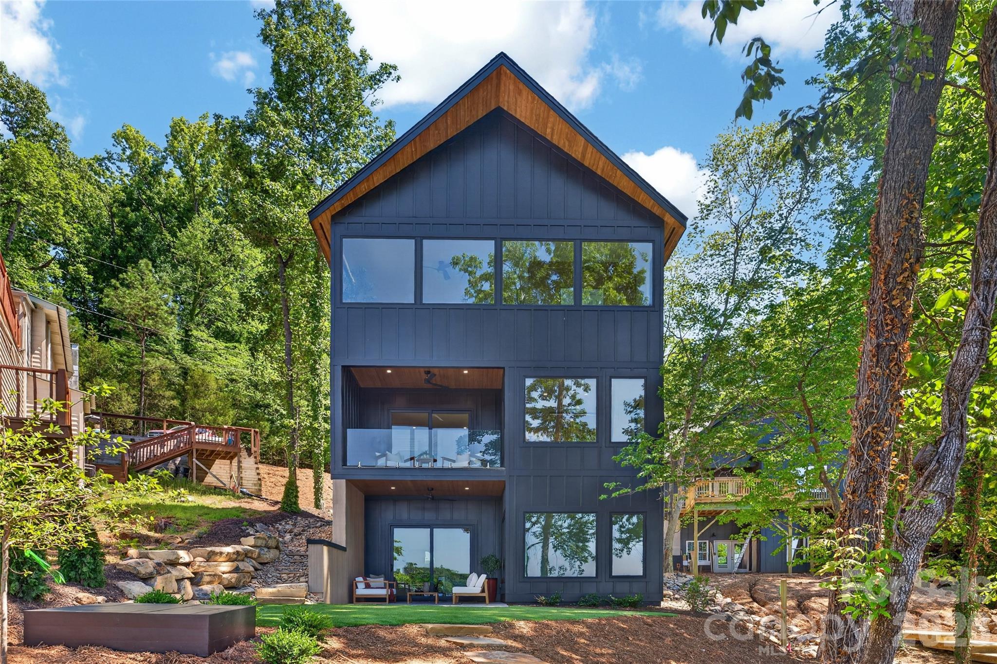 115 High Shores Road — Norwood