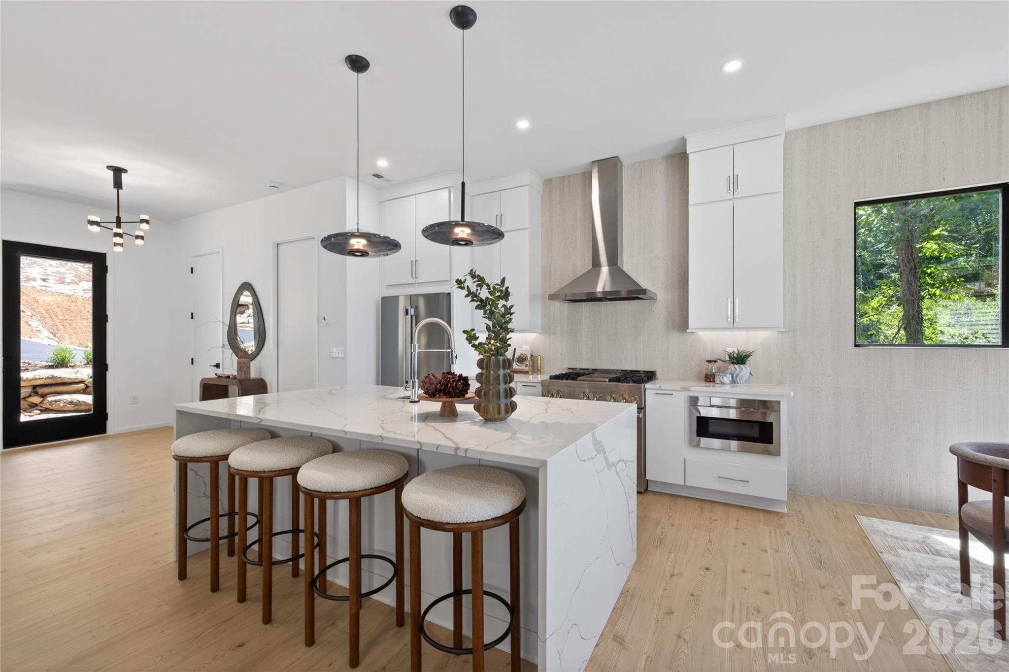 115 High Shores Road — Norwood