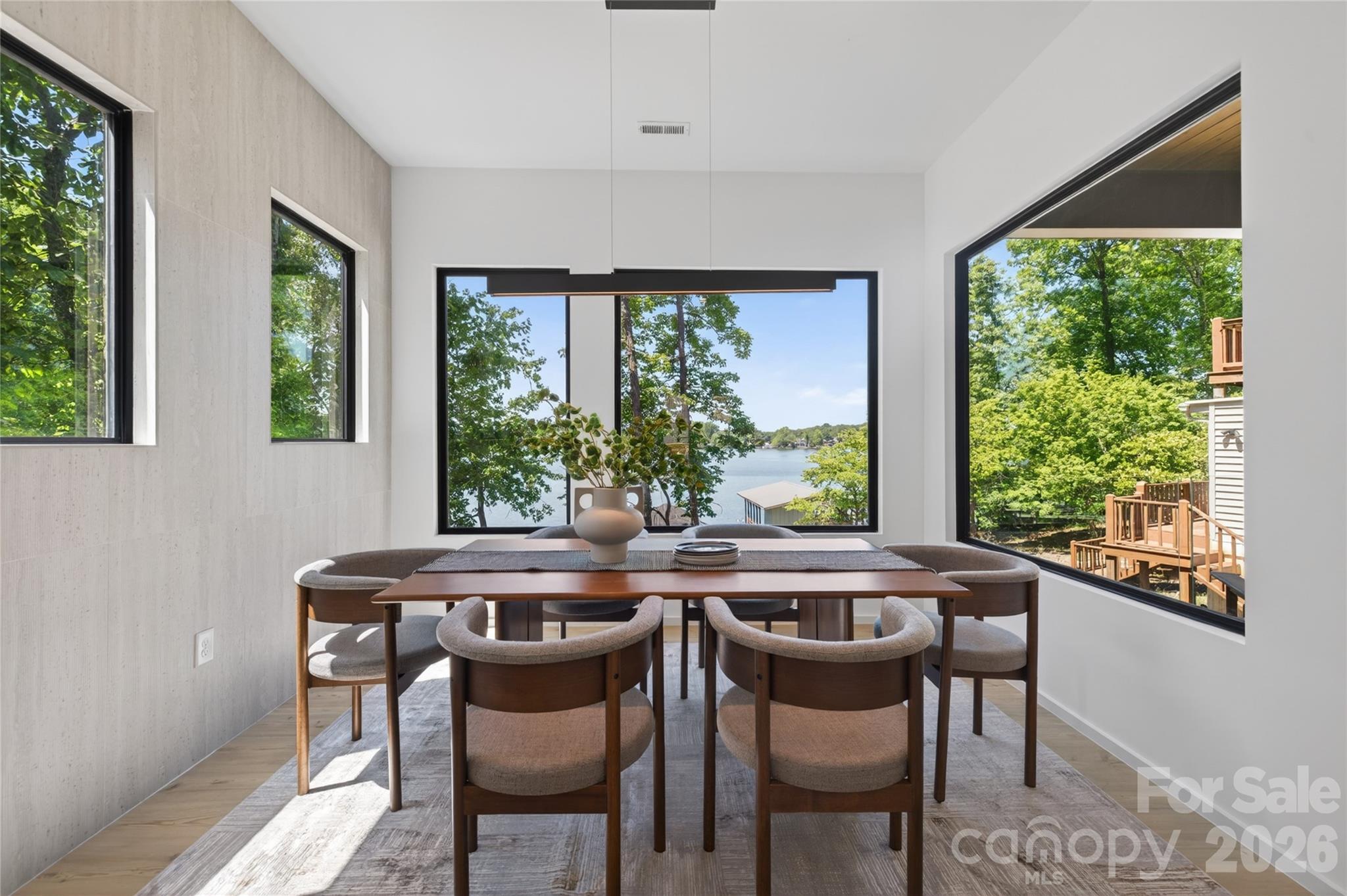 115 High Shores Road — Norwood