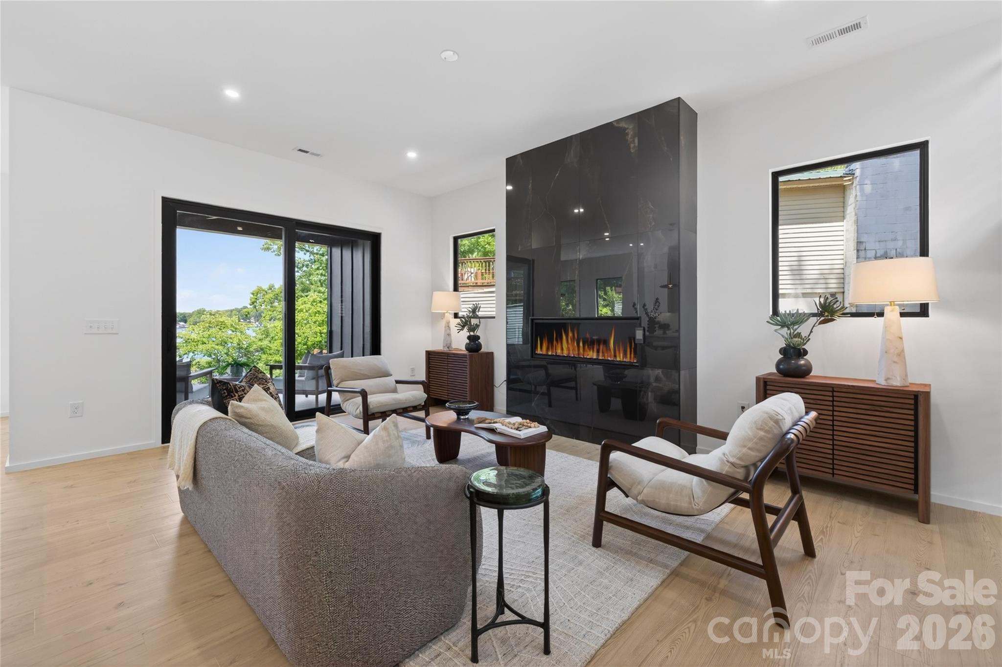 115 High Shores Road — Norwood
