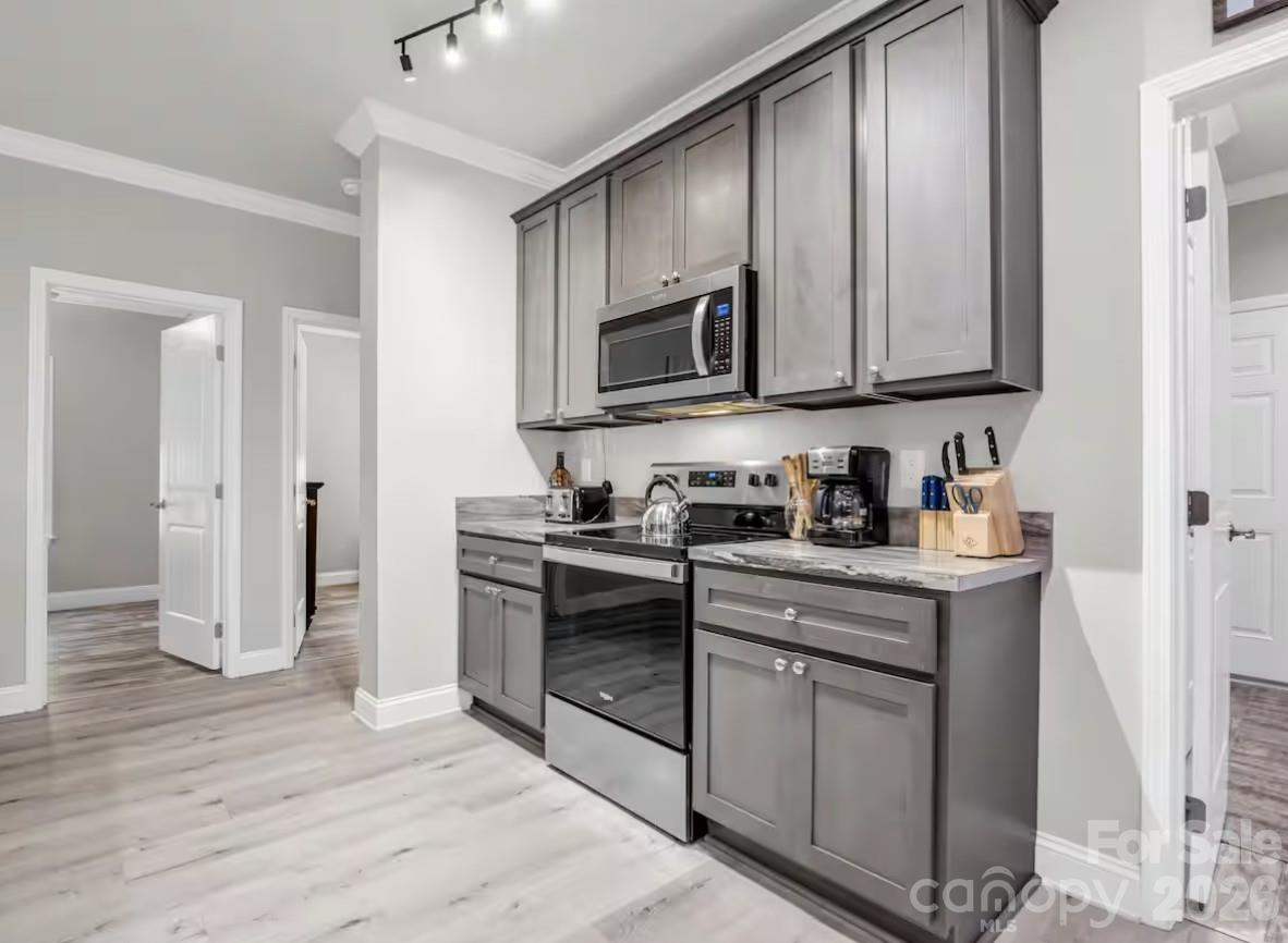 311 Charming Lane — Hendersonville