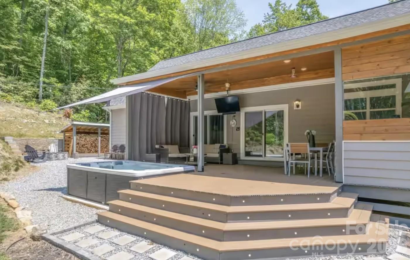 311 Charming Lane — Hendersonville