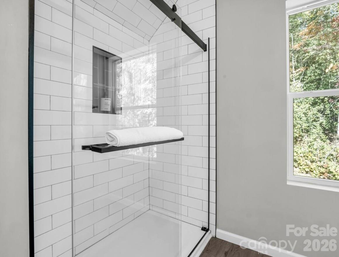 311 Charming Lane — Hendersonville