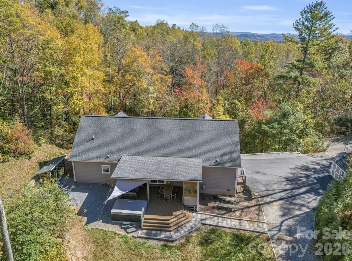 311 Charming Lane — Hendersonville