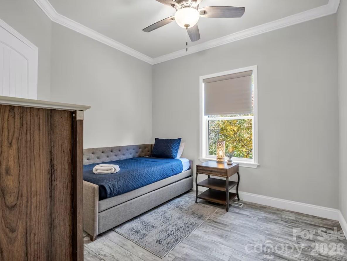 311 Charming Lane — Hendersonville
