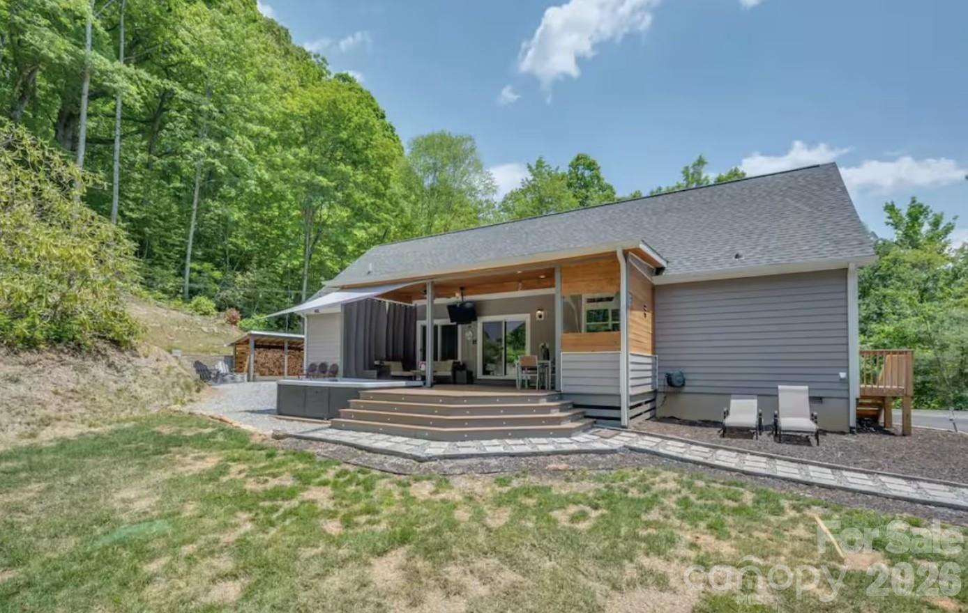 311 Charming Lane — Hendersonville
