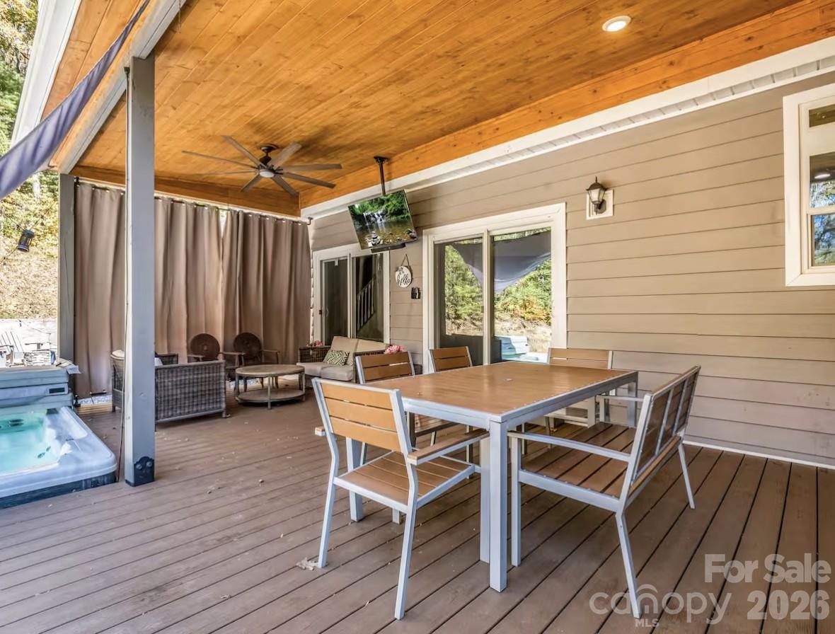 311 Charming Lane — Hendersonville