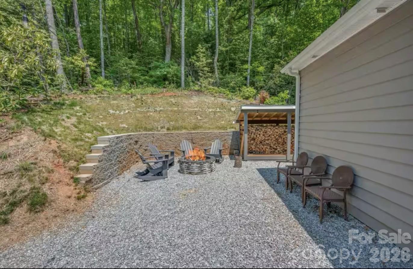 311 Charming Lane — Hendersonville