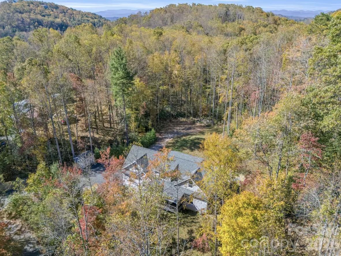 311 Charming Lane — Hendersonville