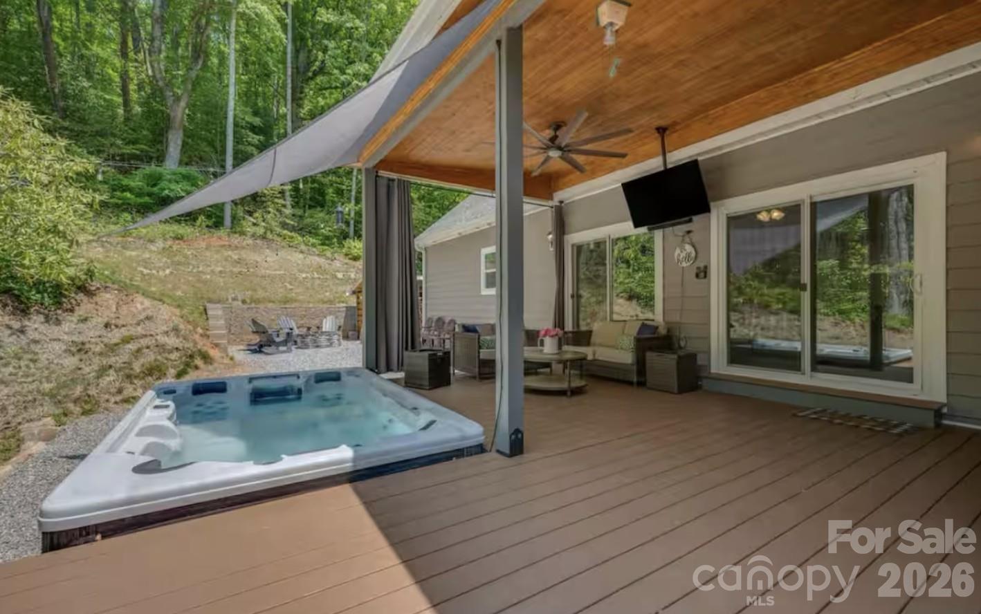 311 Charming Lane — Hendersonville