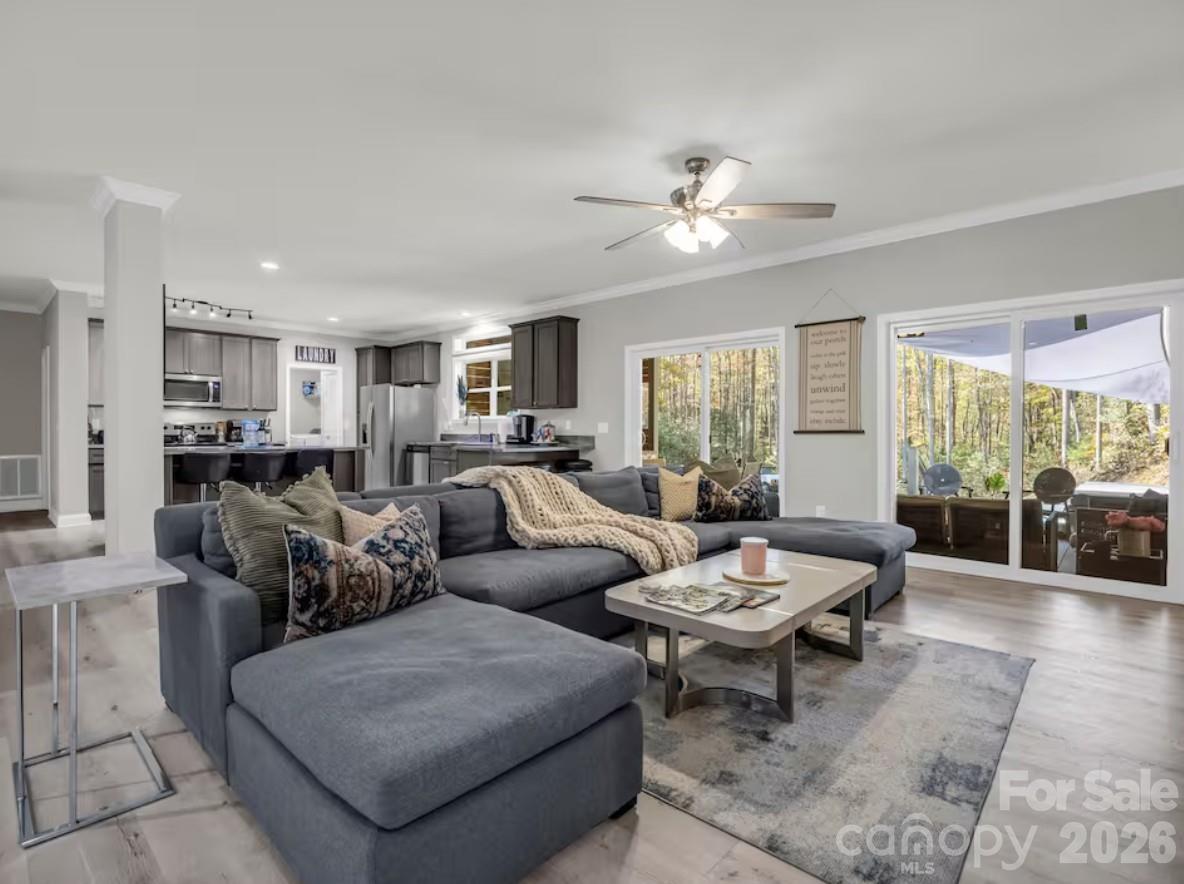 311 Charming Lane — Hendersonville